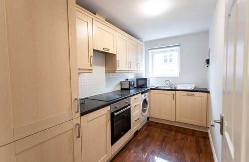Swindon Apartment | Central Location*Contractors*Long Stays Discounts