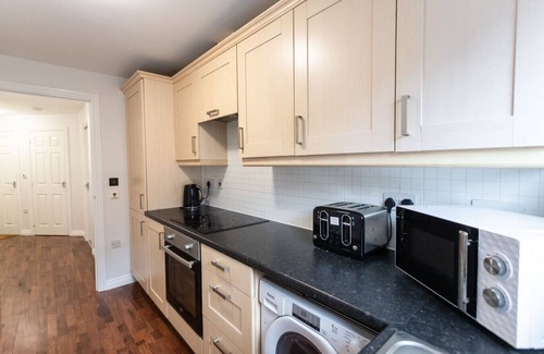 Swindon Apartment | Central Location*Contractors*Long Stays Discounts