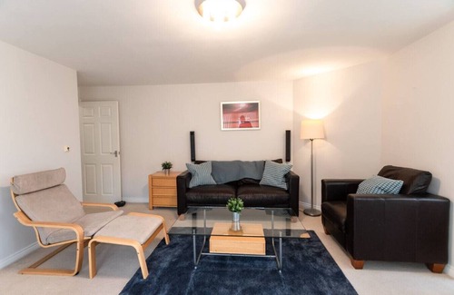Swindon Apartment | Central Location*Contractors*Long Stays Discounts