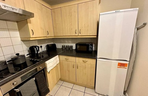 Swindon Apartment | Central Location*Long Stays Discounts*Wyvern