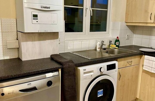 Swindon Apartment | Central Location*Long Stays Discounts*Wyvern