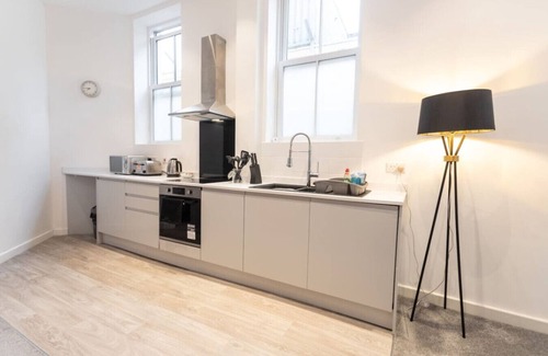 Swindon Apartment | Central Location*Long Stay Discounts