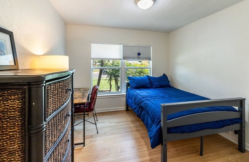 Shearer Hills - Ridgeview House | Central location with Pool-great for families!