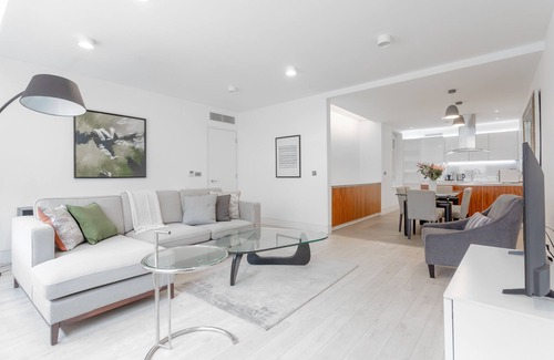 Royal Borough of Kensington and Chelsea Apartment | Central London - 2 Beds - Sleeps 4 - Lift