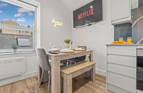Roath Apartment | Central Luxe Flats With Spa Facilities