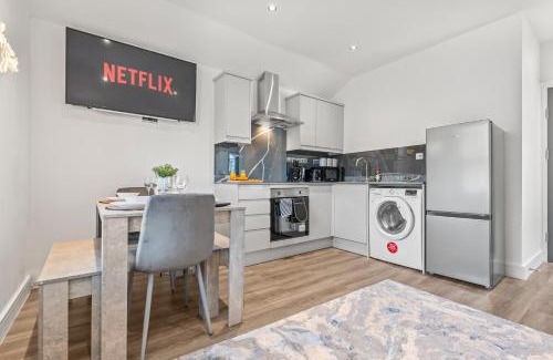 Roath Apartment | Central Luxe Flats With Spa Facilities