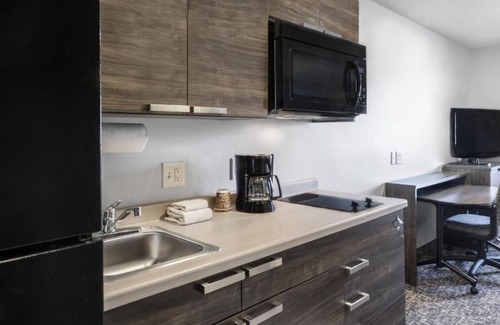Marion Hotel | Central Marion Stay w/Fully Equipped Kitchen Near McMahan Blvd