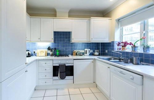 Oxford City Centre House | Central & Modern Apartment by the River Thames