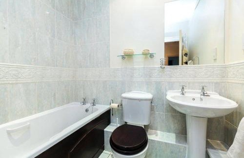 Oxford City Centre House | Central & Modern Apartment by the River Thames