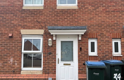 Coventry House | Central, Modern, Entire 3 rooms, 2.5 baths house