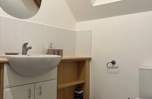 Coventry House | Central, Modern, Entire 3 rooms, 2.5 baths house
