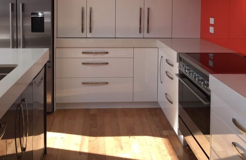 Kawaha Point House | CENTRAL, MODERN, MAGNIFICENT LAKE VIEW, 3 BATHROOMS. SLEEPS 10. PET FRIENDLY.
