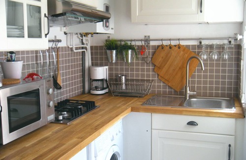 11th Arrondissement Apartment | Central Paris flat w/charm Bastille/Marais. Max 5-6 pers 2 min to metro & market