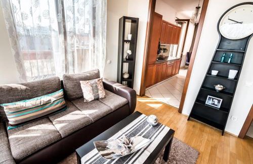 Erzsebetvaros Apartment | Central Penthouse FREE Parking 2balconies AC Nice