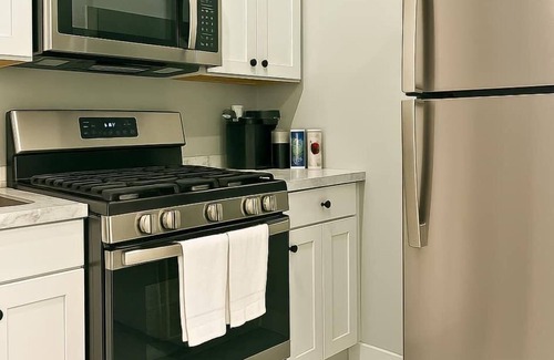 Southwark Apartment | Central Philly Spot | 2BD Apt | 4 Inviting Beds