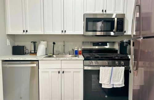 Southwark Apartment | Central Philly Spot | 2BD Apt | 4 Inviting Beds