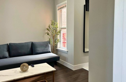 Southwark Apartment | Central Philly Spot | 2BD Apt | 4 Inviting Beds