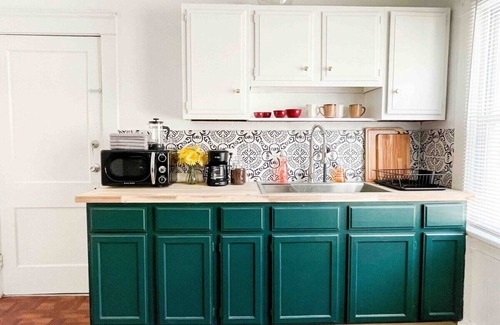 Cleveland Apartment | Central Remodeled Up Unit Apartment WE LOVE PETS