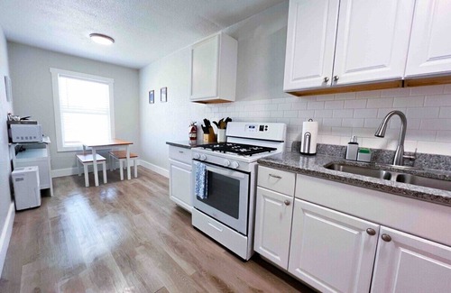 Central City Apartment | Central+RemoteWork+Ext Stay Discts+PetsOK
