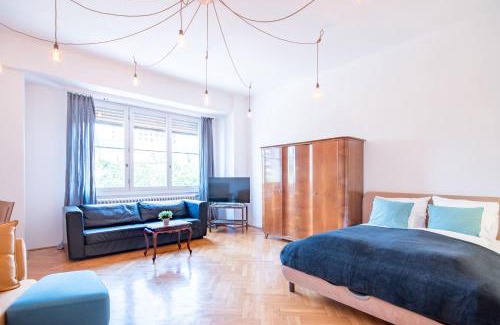 Budavar Apartment | Central - Spacious - Classic Charm
