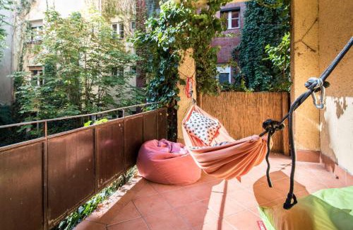 Budavar Apartment | Central - Spacious - Classic Charm