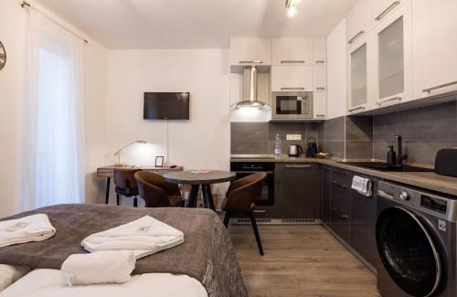 Csarnok negyed Apartment | Central Sphere Apartment