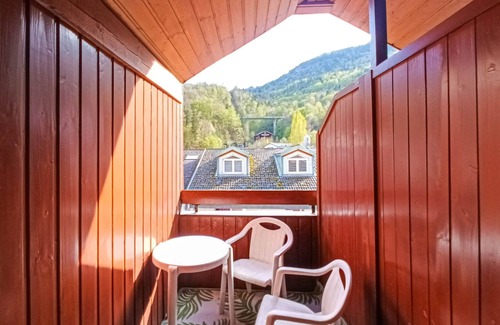 Brides-les-Bains Apartment | Central Studio with Balcony, Wi-Fi, Parking Near Thermes and Ski Lift in Brides-les-Bains