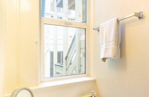 Noe Valley Apartment | Central Studio SF, fully stocked, walk everywhere!