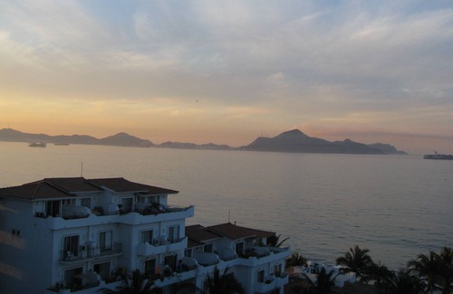 Salagua Condo | Central to Everything - Our 𝗣𝗲𝗻𝘁𝗵𝗼𝘂𝘀𝗲 𝗦𝘂𝗶𝘁𝗲 has an amazing view