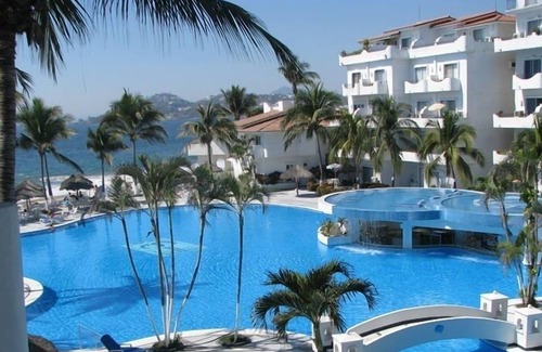 Salagua Condo | Central to Everything - Our 𝗣𝗲𝗻𝘁𝗵𝗼𝘂𝘀𝗲 𝗦𝘂𝗶𝘁𝗲 has an amazing view