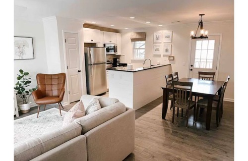 Whitemarsh Island House | Central to Historic Savannah &Tybee || King bed || 3bd/2ba