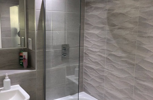 Old Trafford Apartment | Central Trafford Apartment Free Parking