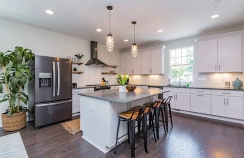 Historic Waverly Apartment | Central Villa *5 min to Broadway* Walk to 12 South
