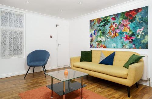 Whitechapel Apartment | Central Whitechapel 2 BR Apartment Private Garden Sleeps 6
