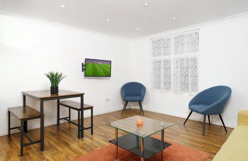 Whitechapel Apartment | Central Whitechapel 2 BR Apartment Private Garden Sleeps 6
