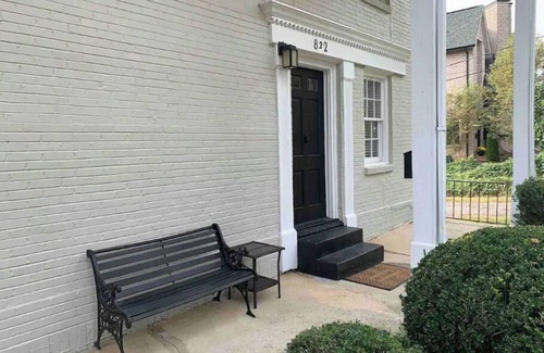 Dilworth House | Centralized Charlotte Townhouse with Table Tennis