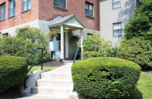 Albany Apartment | Centrally Located 10 mins from Airport, Downtown and Malls Apartment.