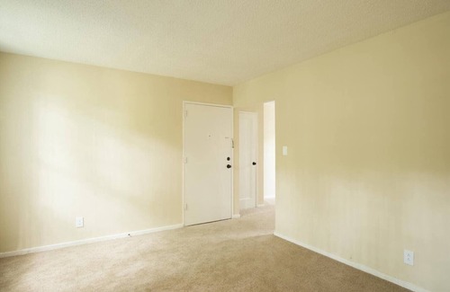 Albany Apartment | Centrally Located 10 mins from Airport, Downtown and Malls Apartment.