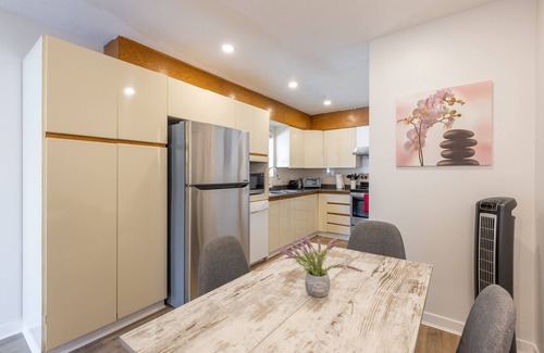 Riley Park House | Centrally located 3 bedroom 2 bathroom close to stores, restaurants and downtown