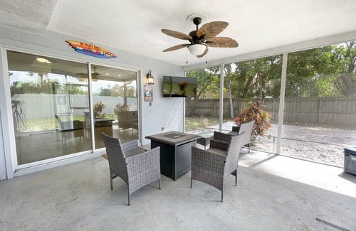 Clearwater House | Centrally Located 3-Bedroom Oasis: 20 Mins to Beach and City Life