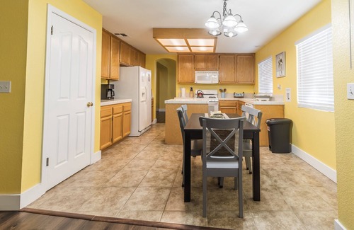Folsom House | Centrally located, 4 BR family friendly in Folsom