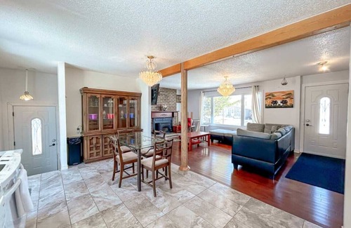Downtown Gatineau House | Centrally located, 5BR Bungalow