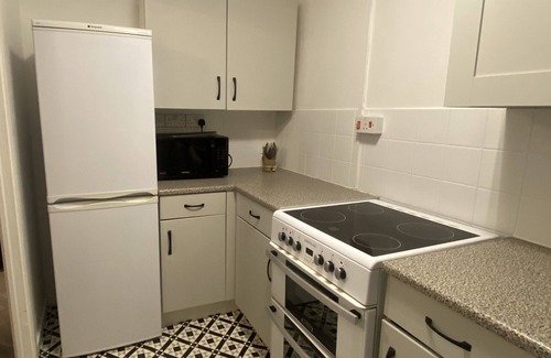 Walsall Apartment | Centrally Located Apt - Free Parking