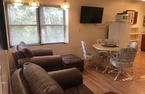 Osage Beach Cottage | Centrally Located Cottage with Boat Trailer Parking and Lake View