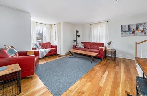 Wellington Cottage | Centrally Located Cottage in Wellington
