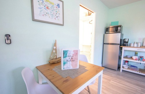 Southgate Apartment | Centrally Located Charming Beach Suite in Sarasota