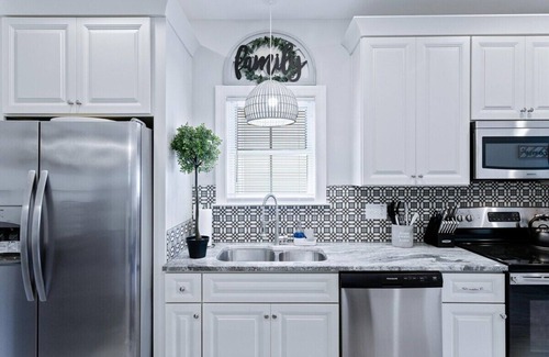 Downtown Apartment | Centrally located downtown 1/1, perfect for traveling workers