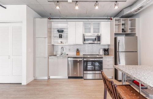 Gateway District Apartment | Centrally Located DT Luxury Apts at City Club