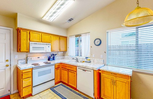 Quail Ridge House | Centrally Located - Grill & Dual-Sided Fireplace