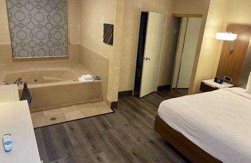 Hollywood Hotel | Centrally Located Hollywood Room Ideal for Exploring Top LA Landmarks